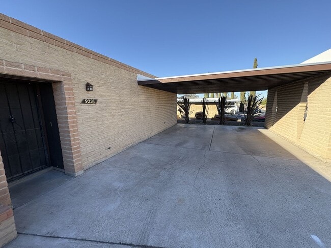 Building Photo - East Side Home for Rent