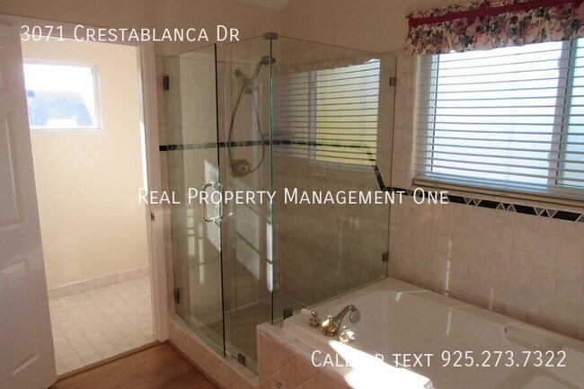 Building Photo - 3071 Crestablanca Dr