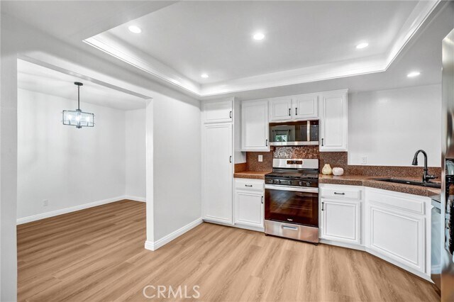 Building Photo - 2032 E Bermuda St