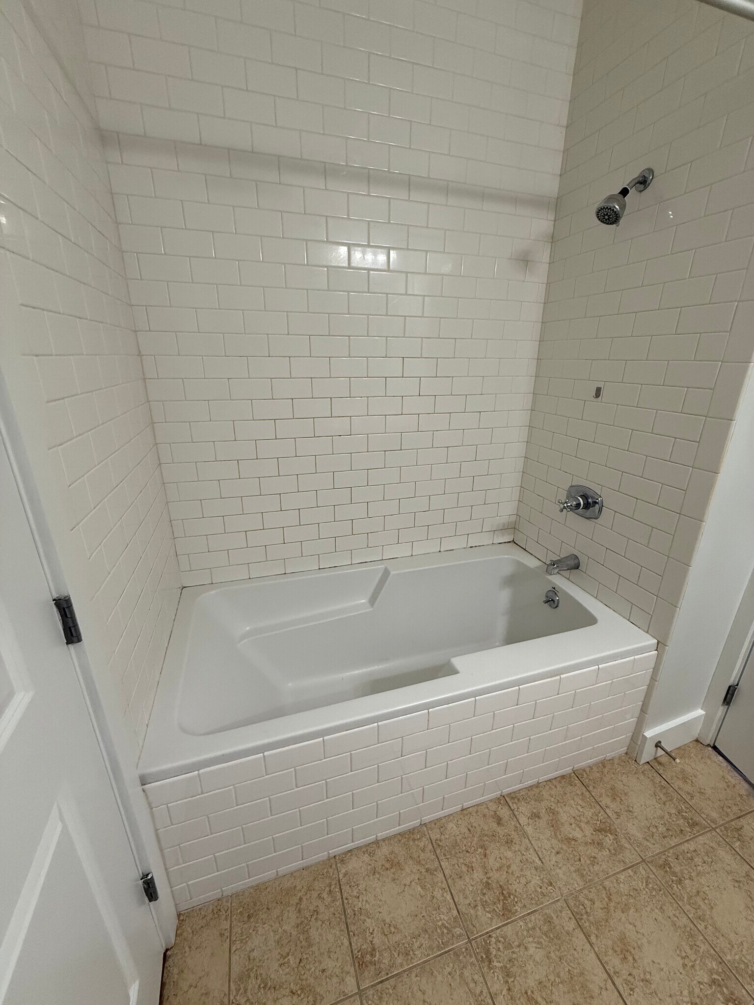 Deep Tub/Shower - 99 Allen St