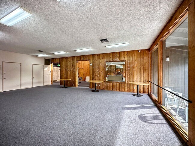 Building Photo - North Tacoma Condo Living | 2 Bed, 1.5 Bath End-Unit | Great Amenities!
