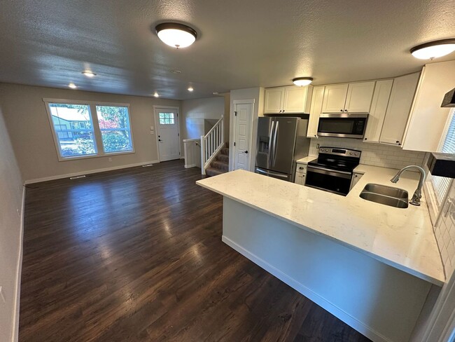 Building Photo - Charming 3 bedroom home in desirable Puyallup