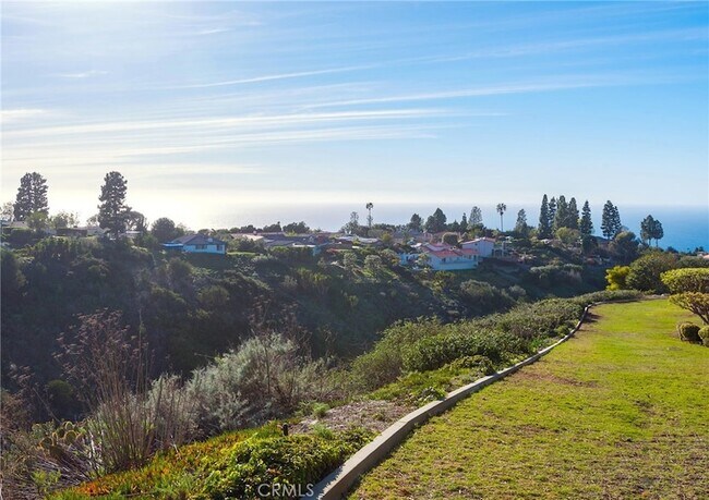 Building Photo - 6542 Ocean Crest Dr