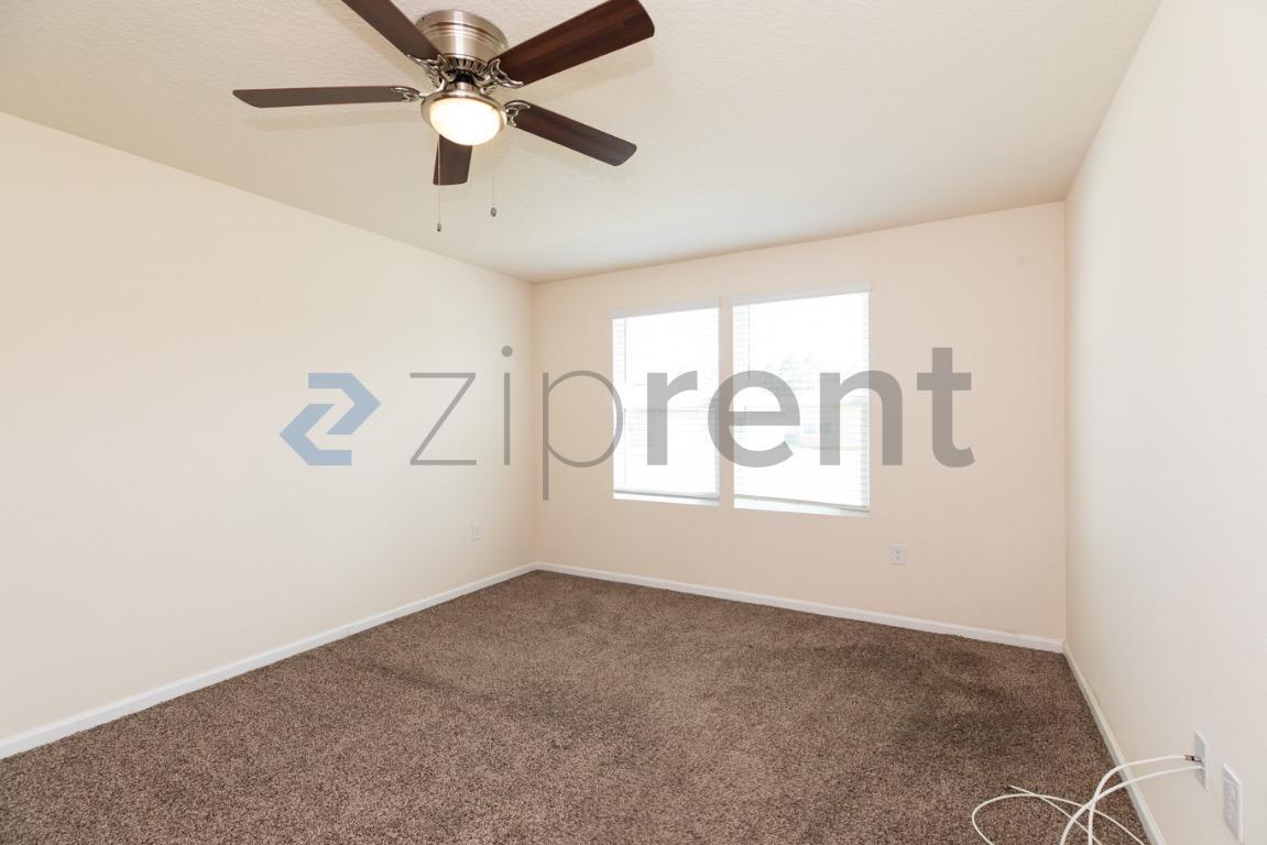 Building Photo - Unit