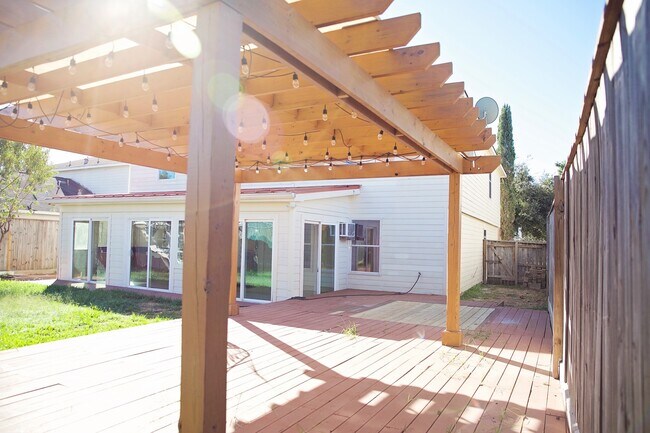 Building Photo - 18234 Sable Tree Dr
