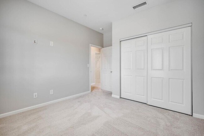 Building Photo - ***Gorgeous 5 bedroom, 3 bath Home in Imperial Beach