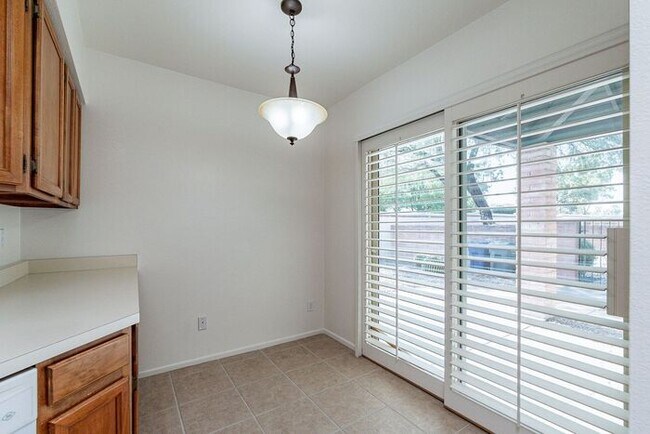 Building Photo - Pending/ Rented - Move-In Ready 2-Bed Tucs...