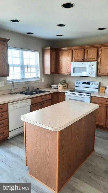 Building Photo - 7546 Stephen Dr