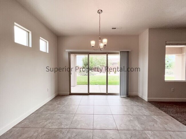 Building Photo - 4 bed, 2.5 bath home w/2 car garage