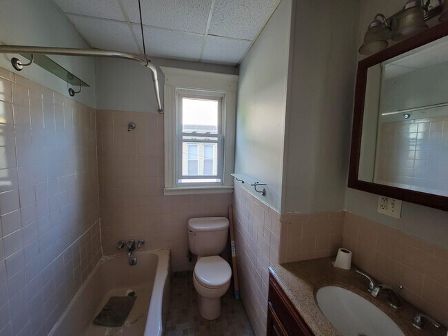 Building Photo - 504 Winthrop Ave