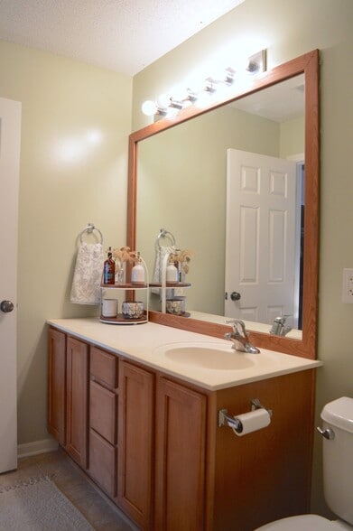 Building Photo - 5432 N Hickory St