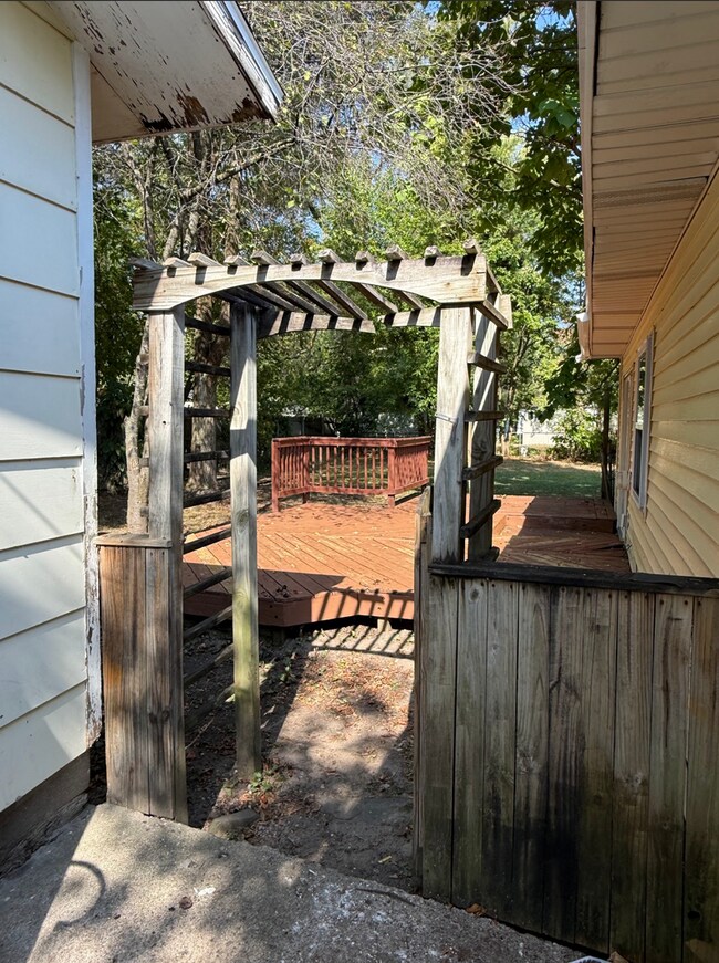 Building Photo - LAND CONTRACT (RENT-TO-OWN)