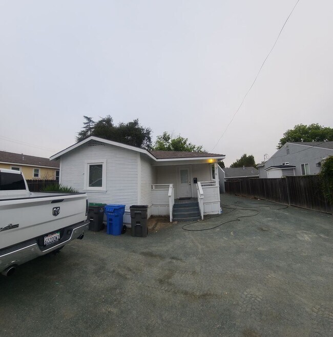 Building Photo - 316 Foothill Blvd