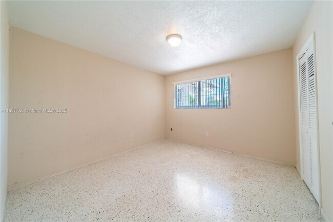 Building Photo - 23 NW 33rd Ave