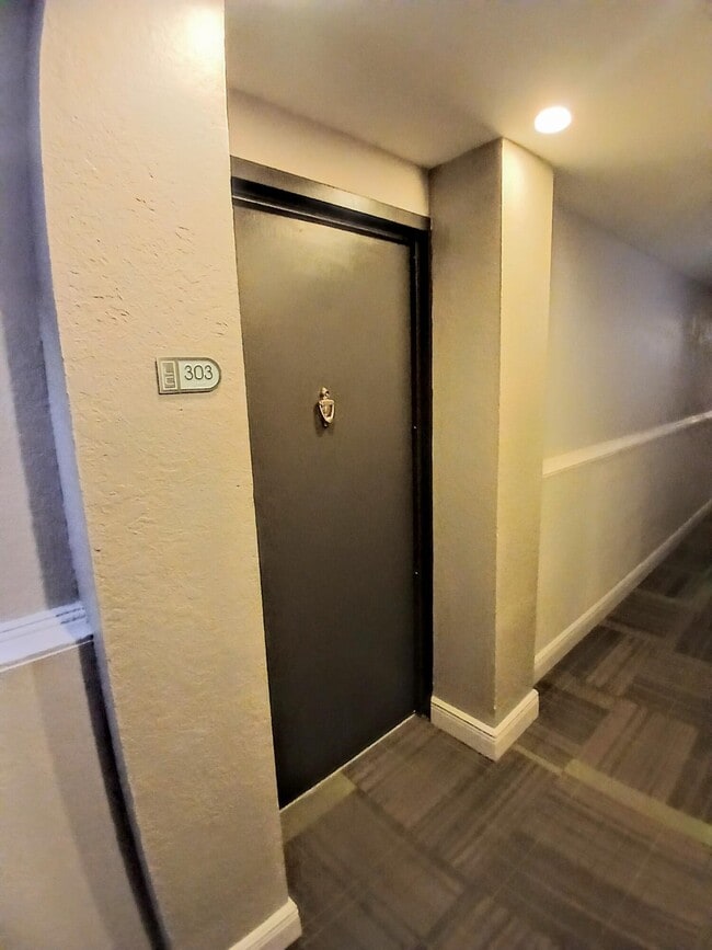 Building Photo - 1830 Embassy Dr