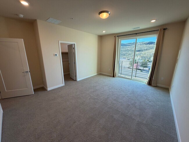 Building Photo - Brand New Townhome in Sparks!