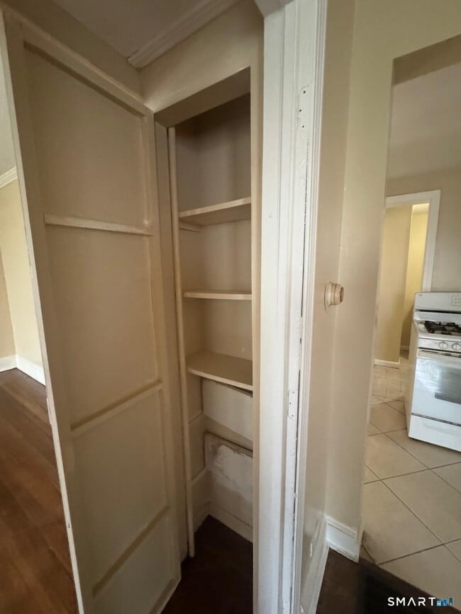 Building Photo - 49 Dover St