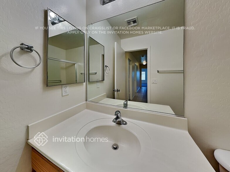 Building Photo - 1602 W Alta Vista Rd