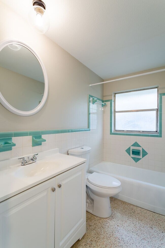 Building Photo - Wonderfully located 1/1 Duplex - No washer/dryer