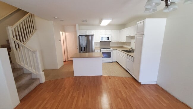 Building Photo - Spinnaker Townhomes at Ocean Pointe