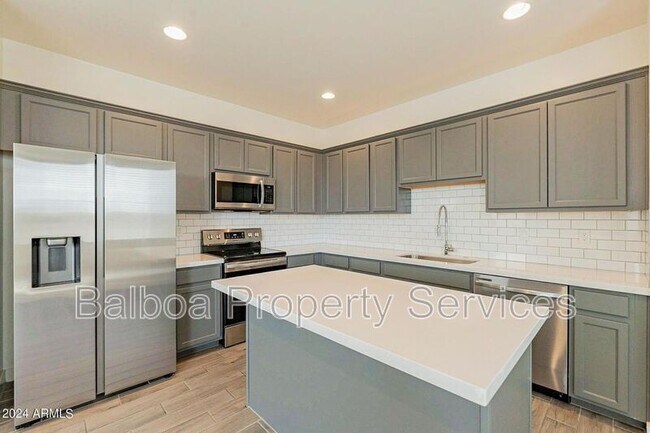 Building Photo - 5516 S Dillon Cir