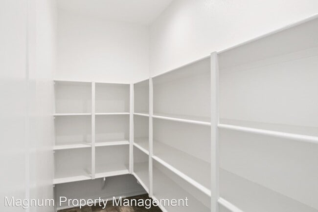 Building Photo - 7 br, 4.5 bath House - 32929 Hutton Way