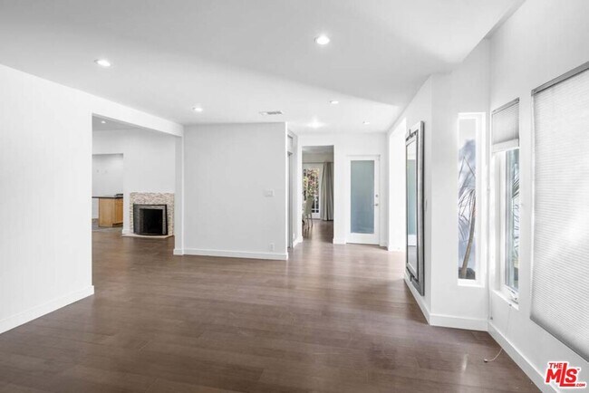 Building Photo - 10453 Holman Ave