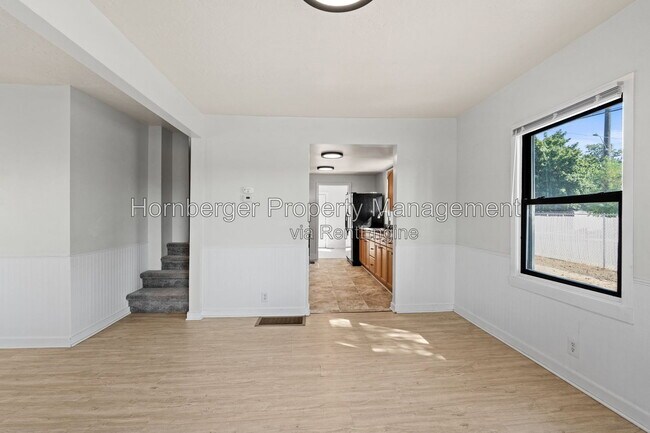 Building Photo - 1327 E Walton Ave