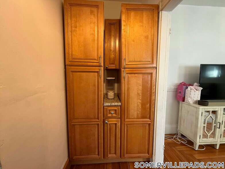 Building Photo - 10 Dickson St