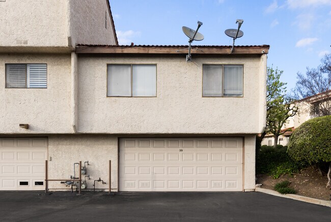 Building Photo - 18136 Oxnard St