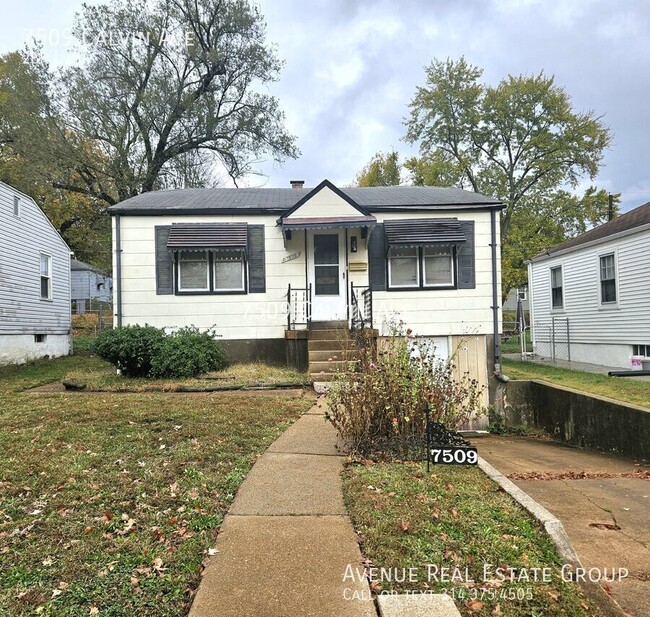 Primary Photo - Charming 2-Bed Home in Saint Louis - Cozy ...