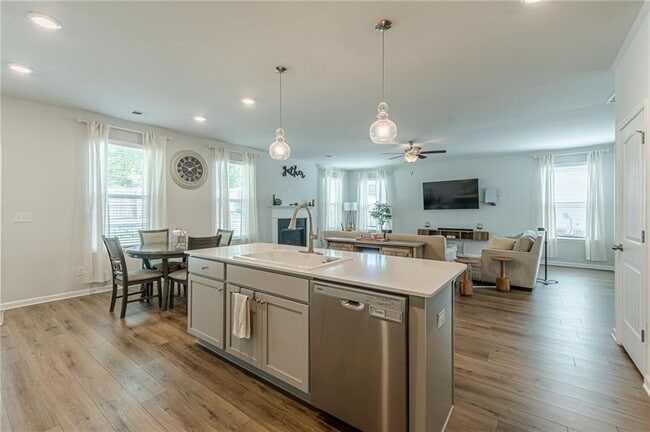 Building Photo - 4010 Diane Ln