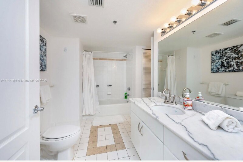 Building Photo - 1200 Brickell Bay Dr