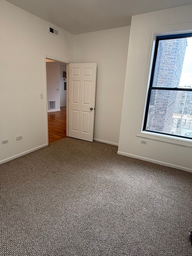 Building Photo - 5726 S King Dr