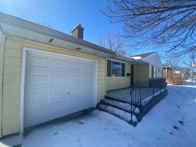 Building Photo - 3515 Eakin Rd