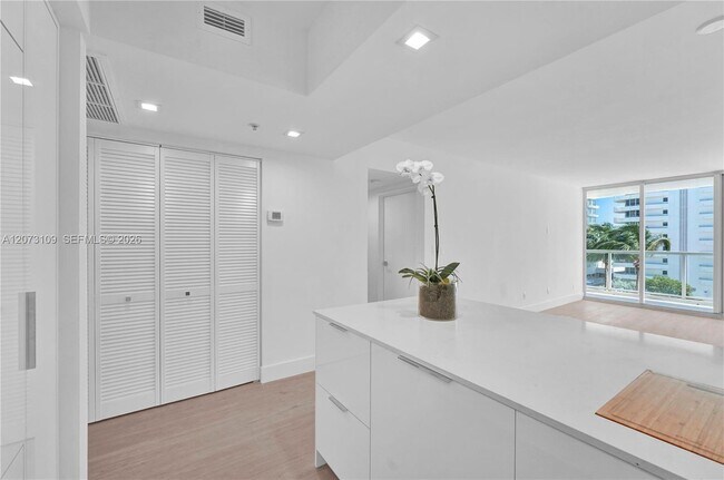 Building Photo - 5600 Collins Ave