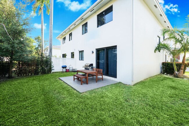 Building Photo - 3246 SW 44th St