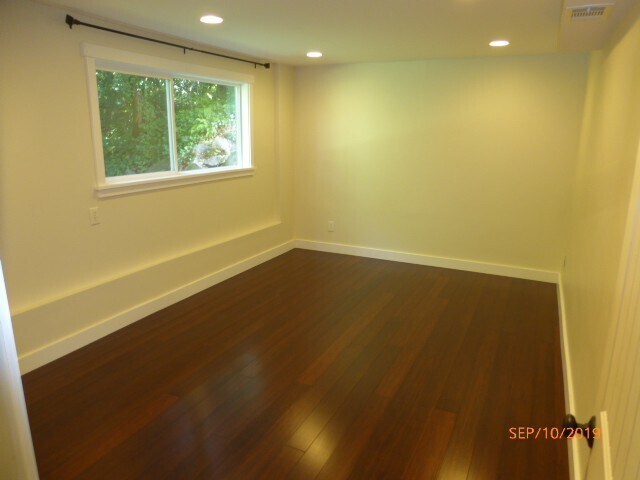 Building Photo - Remodeled 4 Bed 2 Bath Home Near Downtown ...