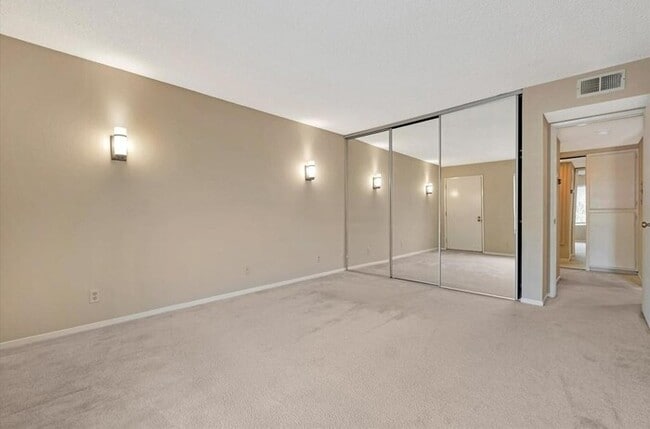 Building Photo - Cozy Penthouse Condo in Gated Community with Pools & In-Unit Laundry