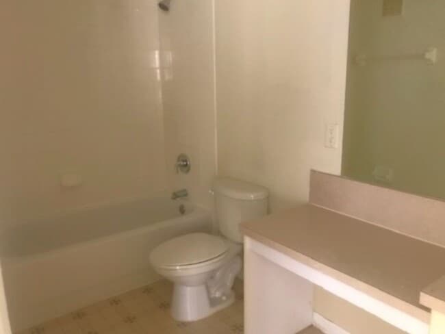 Building Photo - Available Now! Charming 1-Story Lockout Townhome in Davenport!