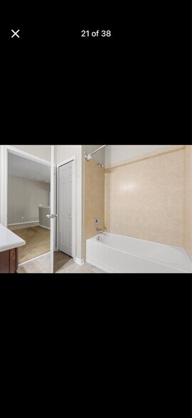 Building Photo - 14235 Desert Haven St