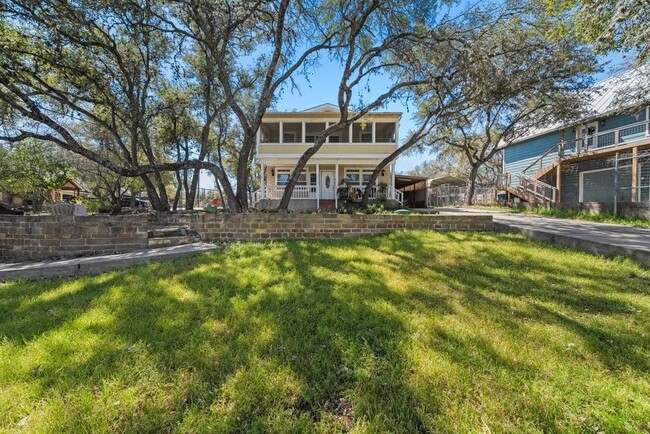 Primary Photo - 2033 Lakeview Dr