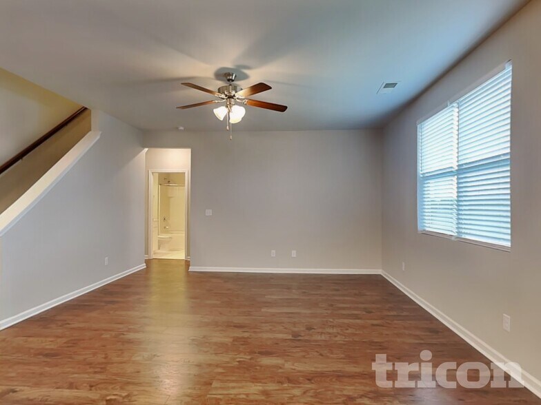 Building Photo - 832 Foxdale Dr