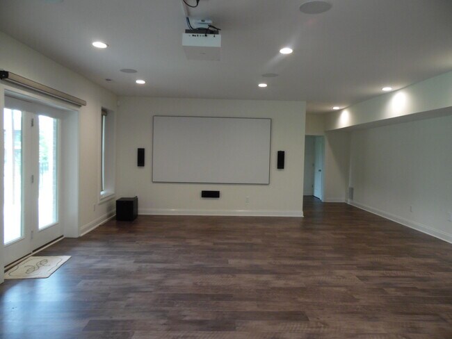 Building Photo - 2331 Coroneo Ln