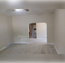 Building Photo - 119 Everett St