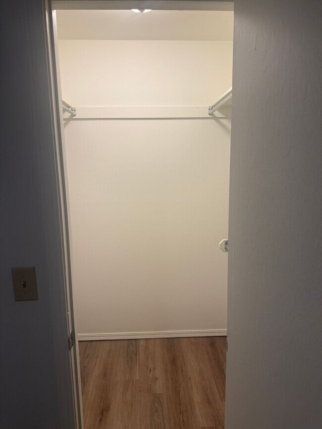 Building Photo - 735 Willow Run