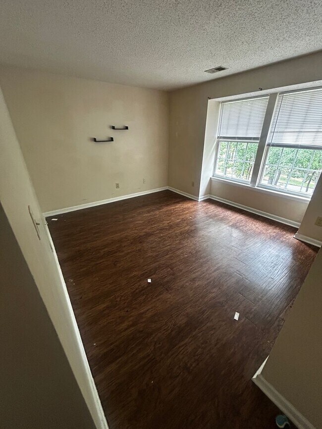 Building Photo - Freshly Renovated 3BR Condo Steps from UNC...