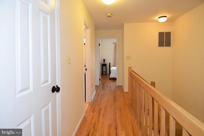 Building Photo - 1553 Templeton Pl