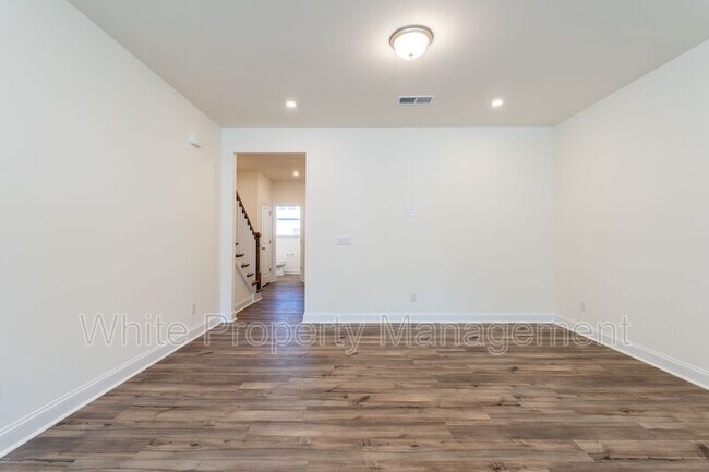 Building Photo - 1556 Cedar Tree Dr