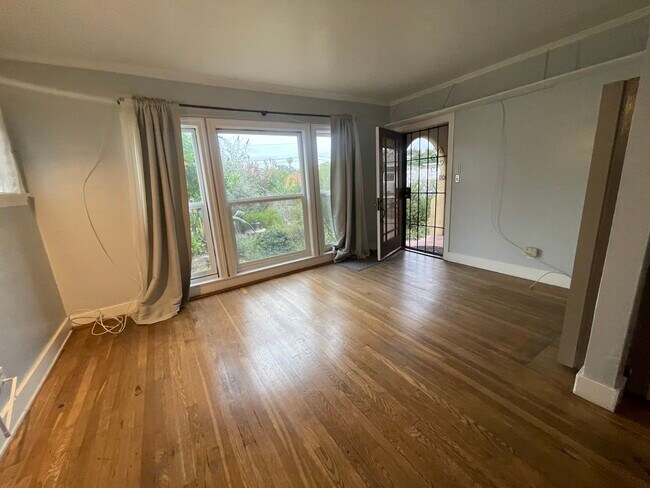 Living Room - 2819 Griffith Park Blvd